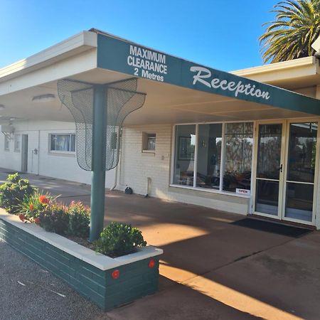 Motel Riverina Leeton Bagian luar foto