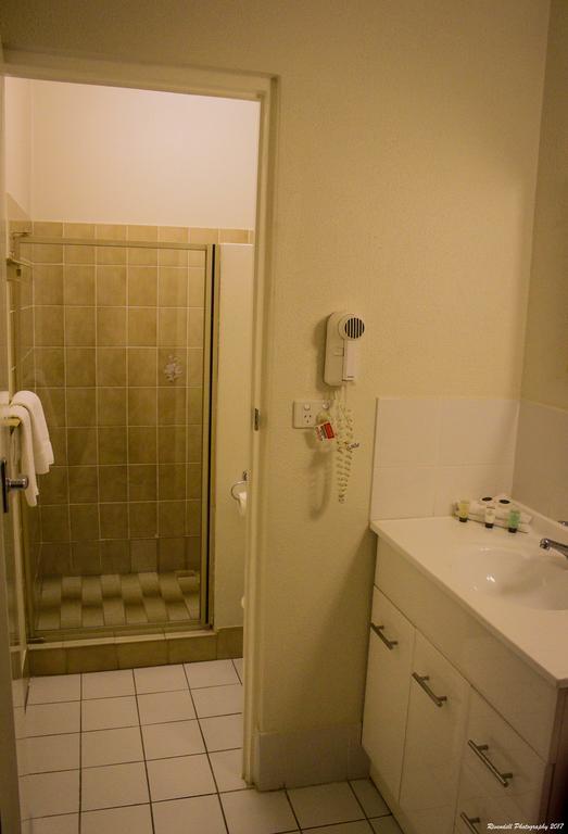 Motel Riverina Leeton Bagian luar foto