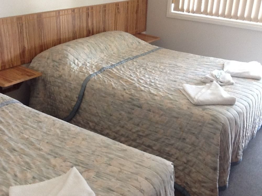 Motel Riverina Leeton Bagian luar foto