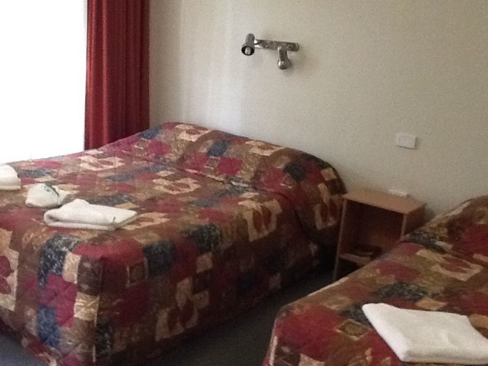Motel Riverina Leeton Bagian luar foto