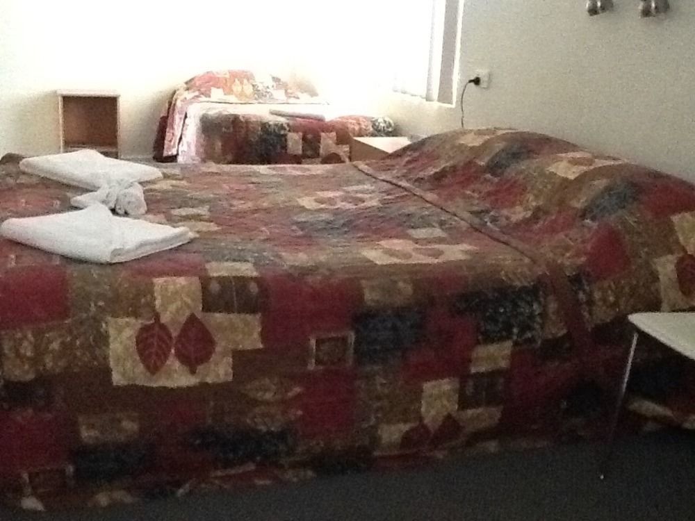 Motel Riverina Leeton Bagian luar foto