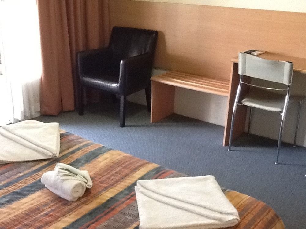 Motel Riverina Leeton Bagian luar foto