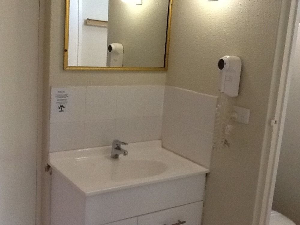 Motel Riverina Leeton Bagian luar foto
