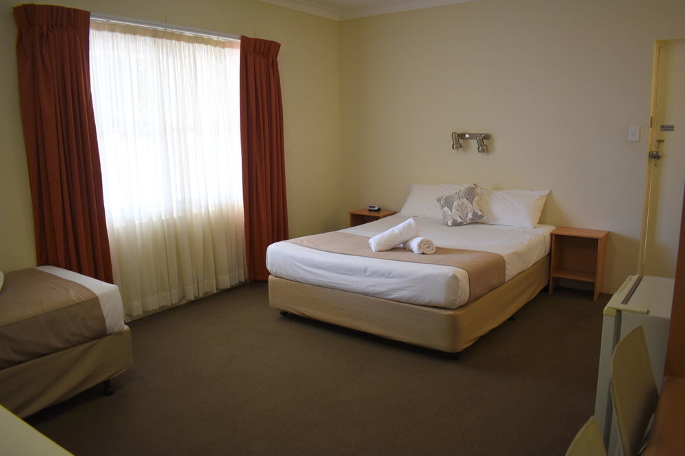 Motel Riverina Leeton Bagian luar foto