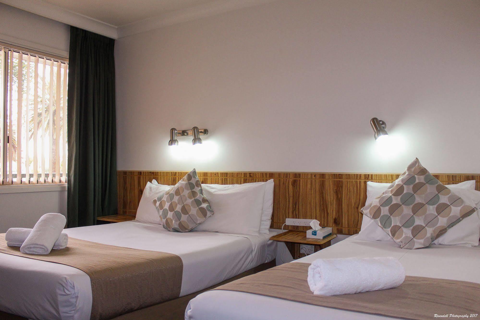 Motel Riverina Leeton Bagian luar foto