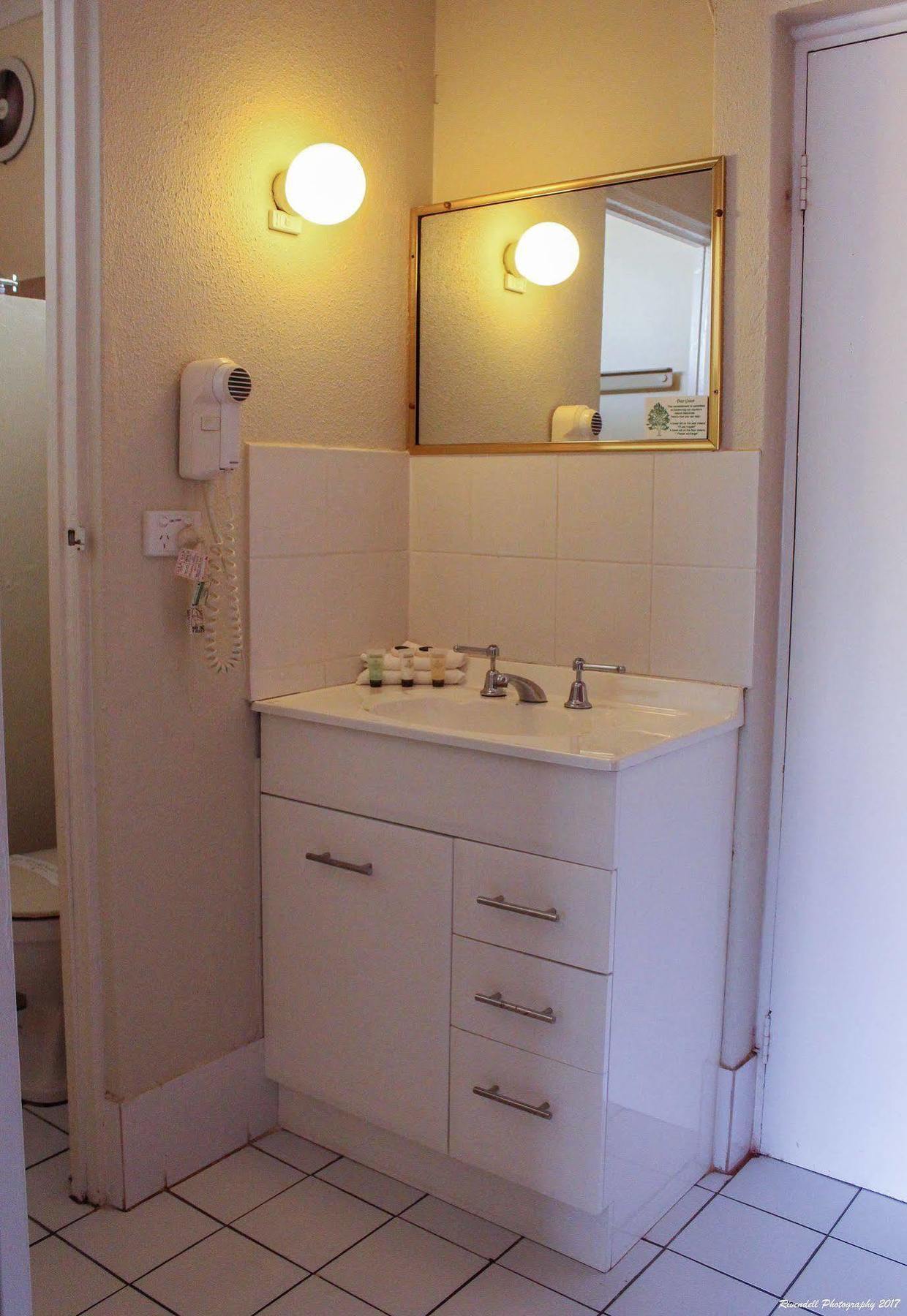 Motel Riverina Leeton Bagian luar foto