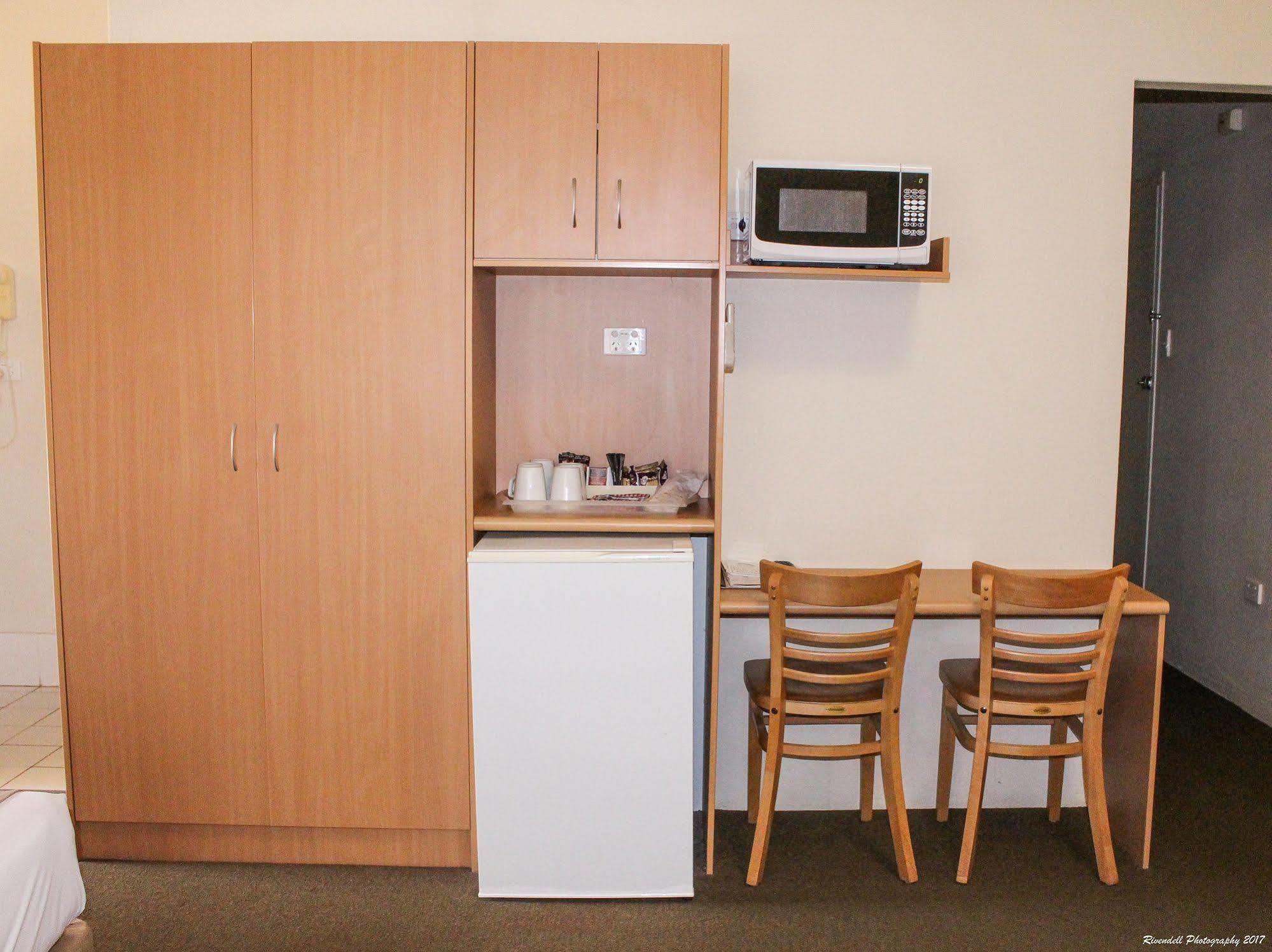 Motel Riverina Leeton Bagian luar foto