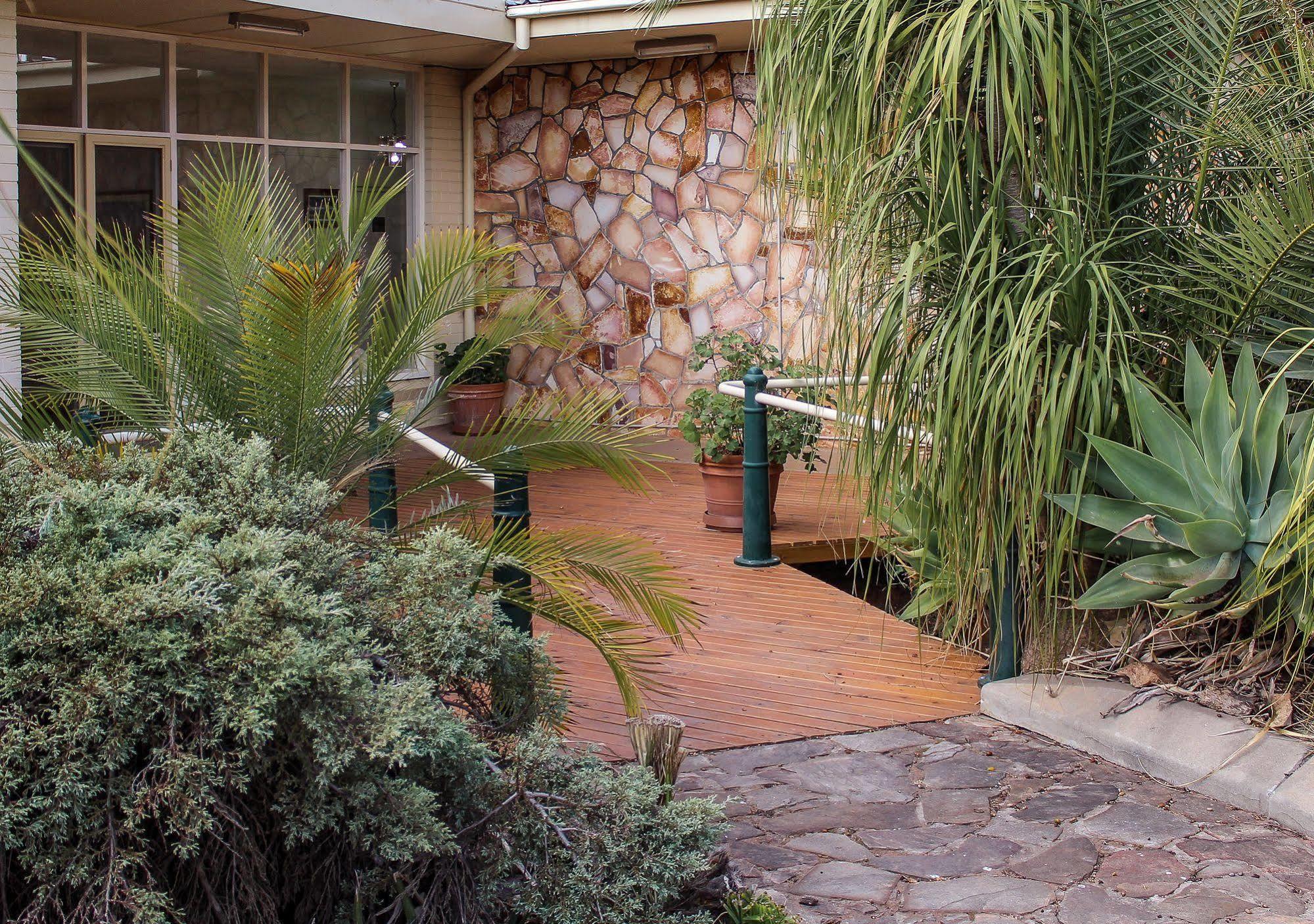 Motel Riverina Leeton Bagian luar foto