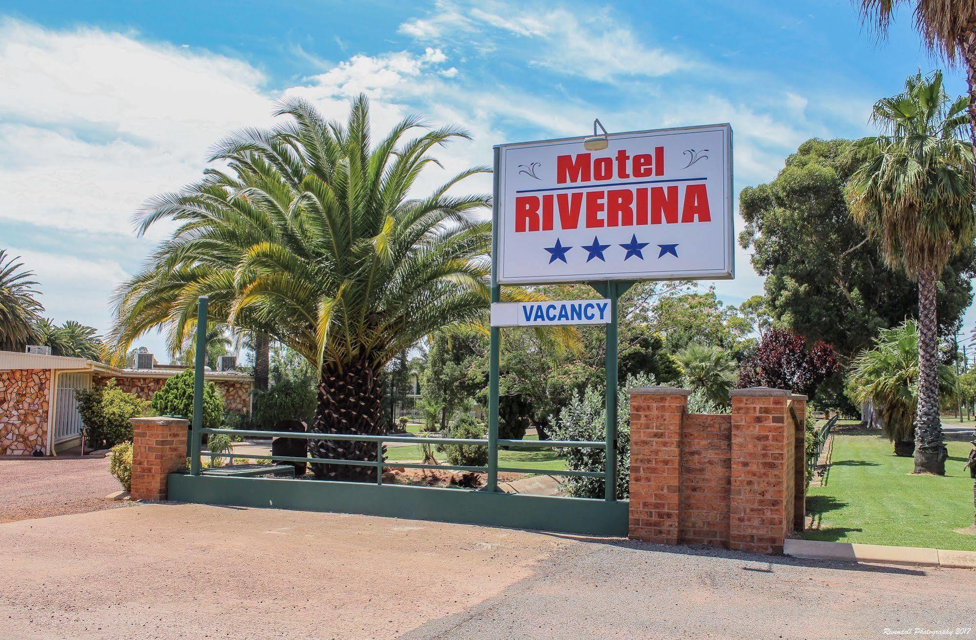 Motel Riverina Leeton Bagian luar foto
