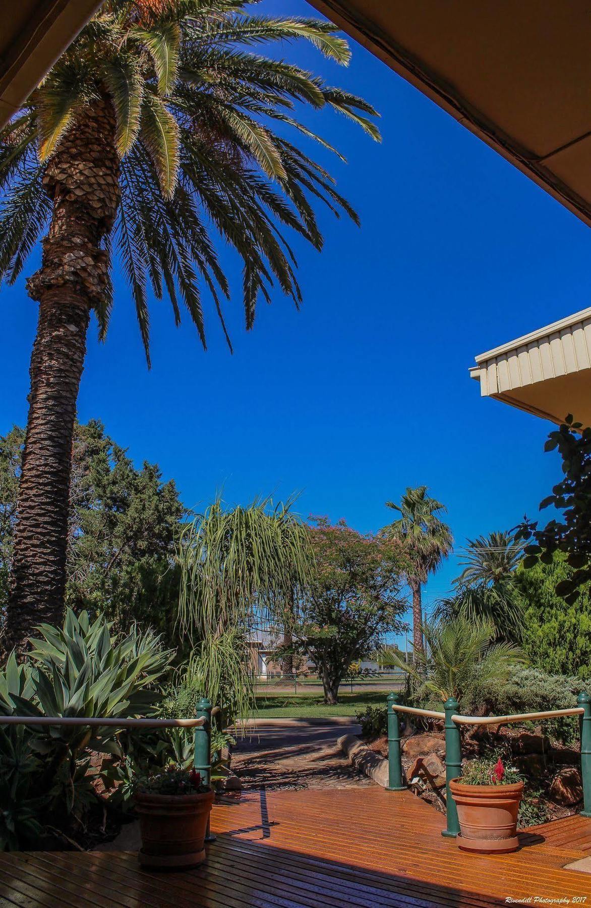 Motel Riverina Leeton Bagian luar foto