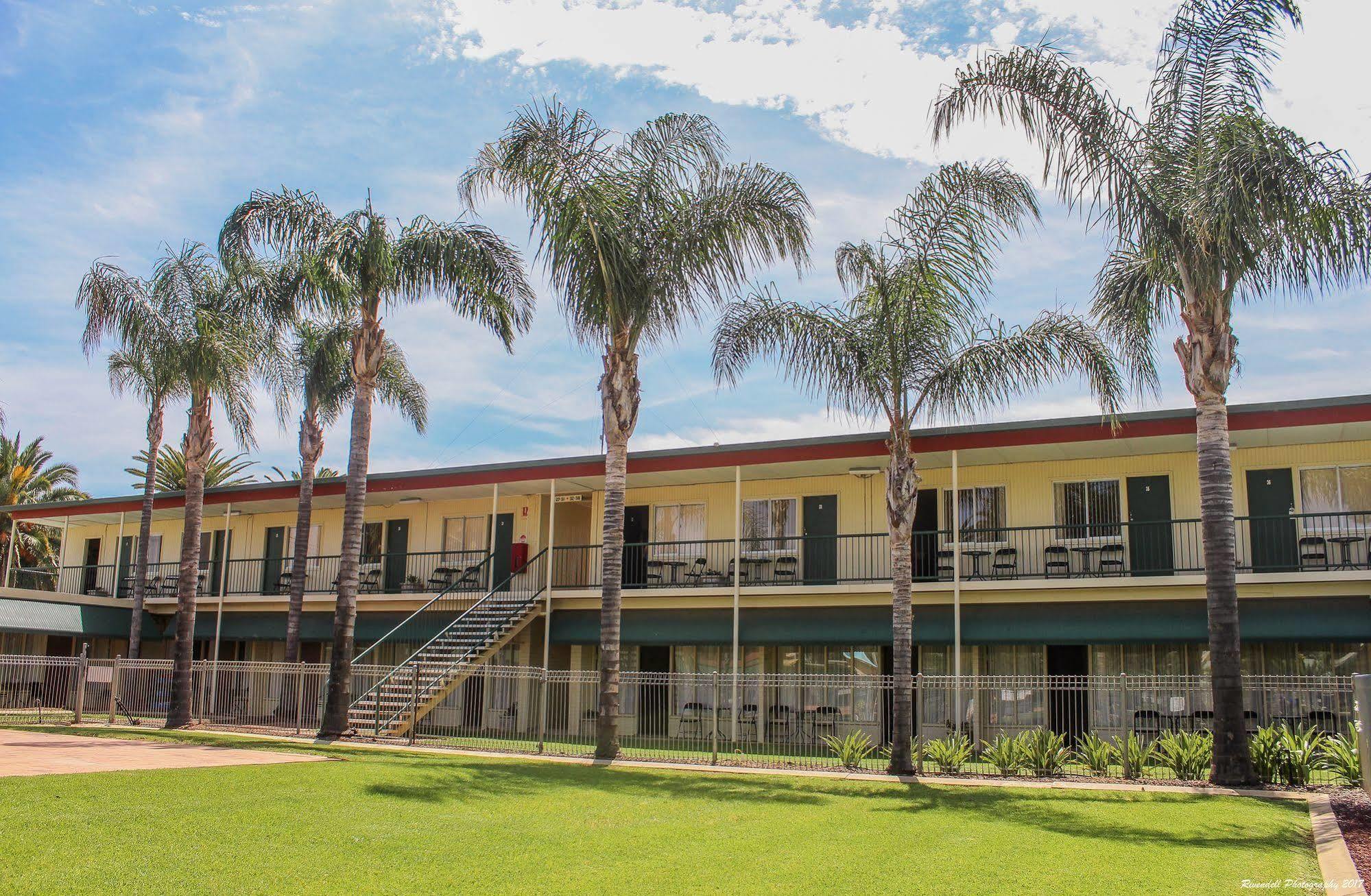 Motel Riverina Leeton Bagian luar foto