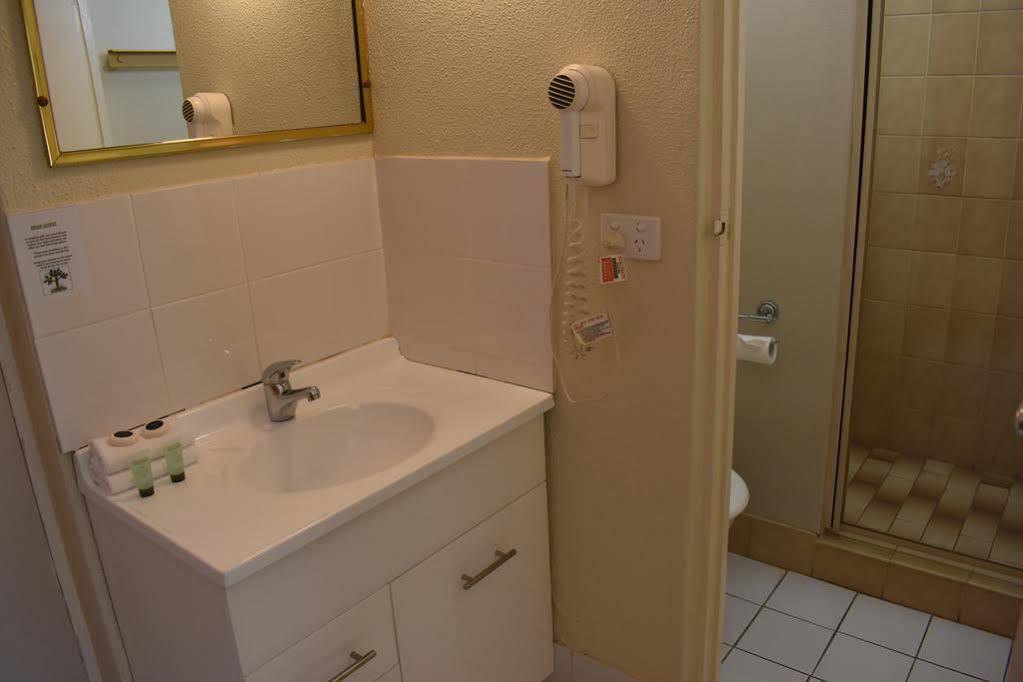 Motel Riverina Leeton Bagian luar foto