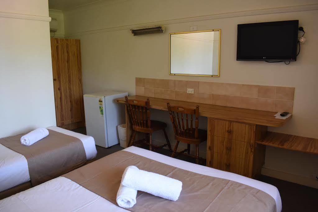 Motel Riverina Leeton Bagian luar foto